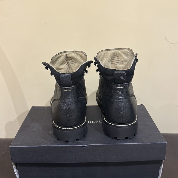 Banana Republic Men’s Leather Boot - Picture 3 of 5